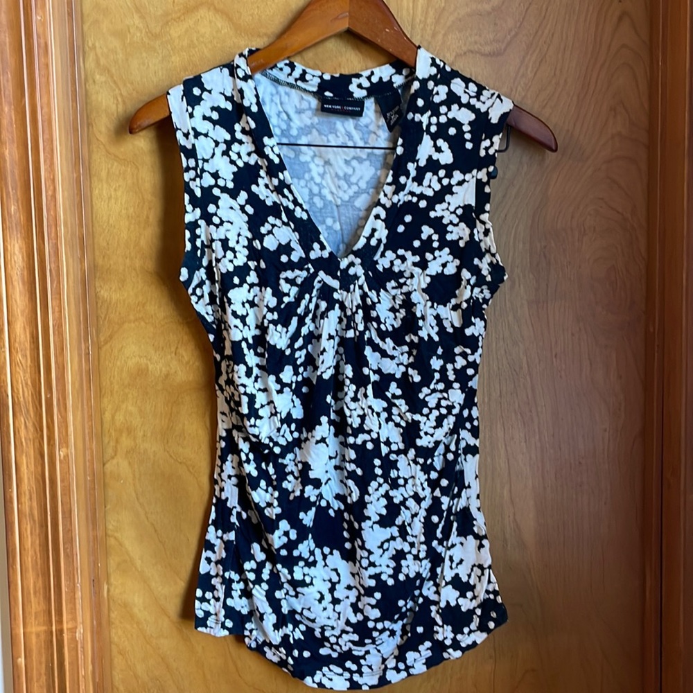 🌻3 for $25 New York & Co top, Medium🌻